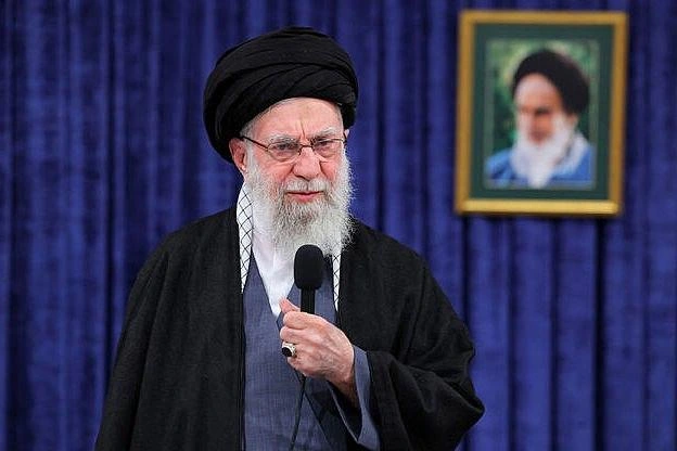 Confirmada a morte do lide supremo do Irã o aiatolá Ali Khamenei 

A confirmação sai horas depois de um ataque "preventivo" dos EUA e Israel contra o país. Trump confirmou que as forças estadunidenses se juntaram à ação. O Irã já respondeu com mísseis balísticos contra Israel e bases dos EUA na região.