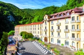 "C’est tout un village qui reprend vie", quand la réouverture des cures thermales change la dynamique des villages des Pyrénées