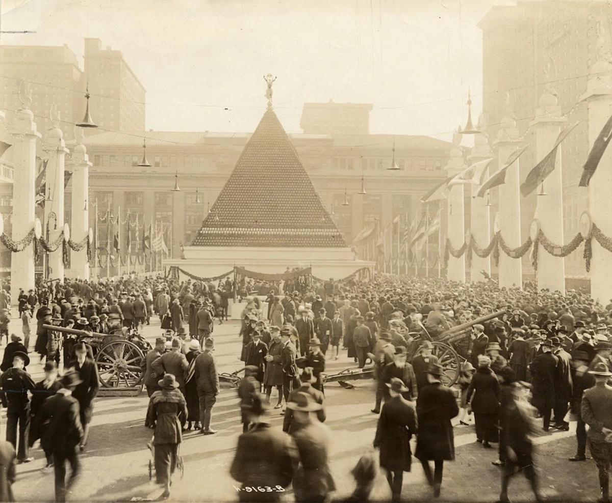 Pyramid of captured German helmets post-WW1, New York, USA, 1919