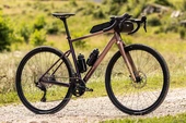 This New Road Bike Might Be The Least-Expensive Way to Get Shimano Ultegra Di2 | This Week in Bike Tech