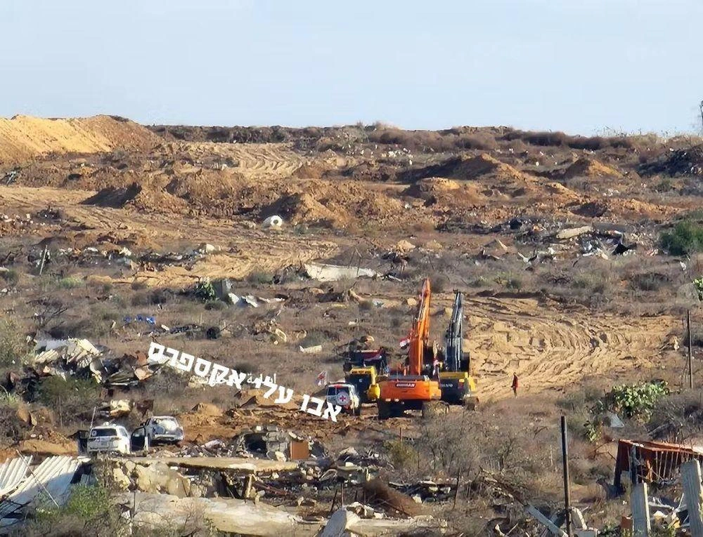 Heavy construction machines digging in the rubble of Zeitoon neighborhood of Gaza to find remains of Israeli captive murdered by IDF bombings. 