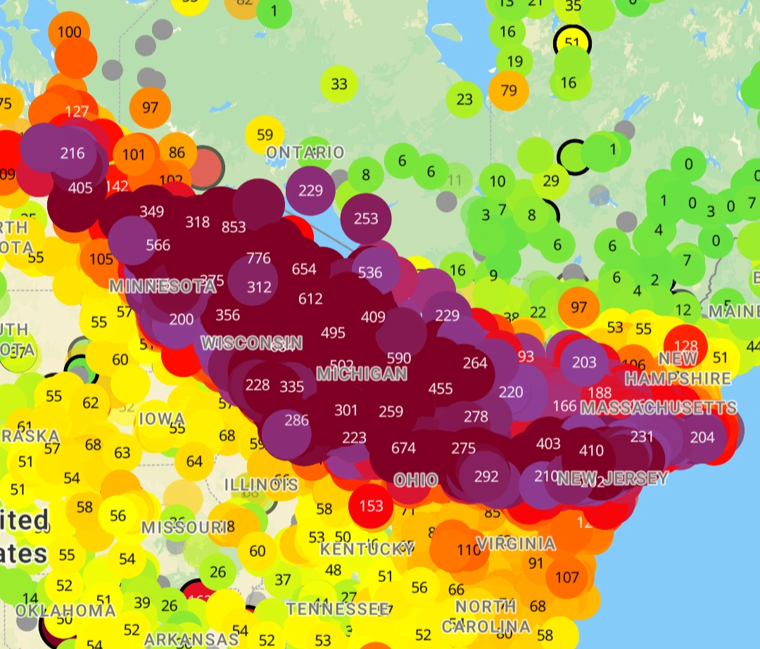 Air quality across the Eastern US & Canada right now