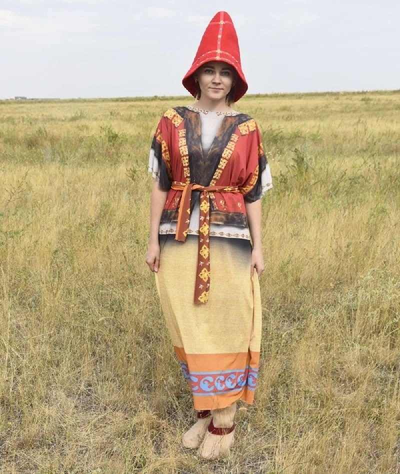 Reconstruction of the clothing of a ~3rd century BCE Sarmatian noblewoman