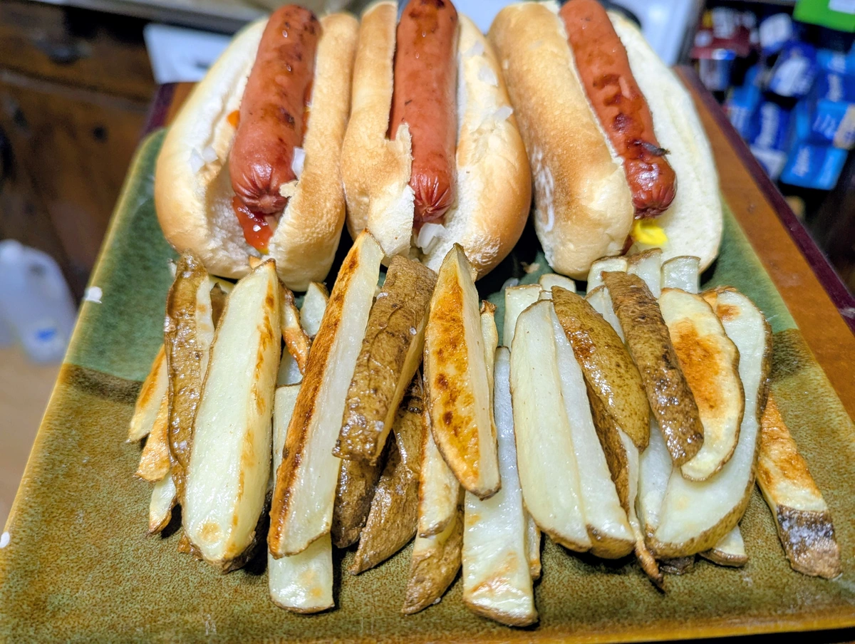 Hotdog & oven fries