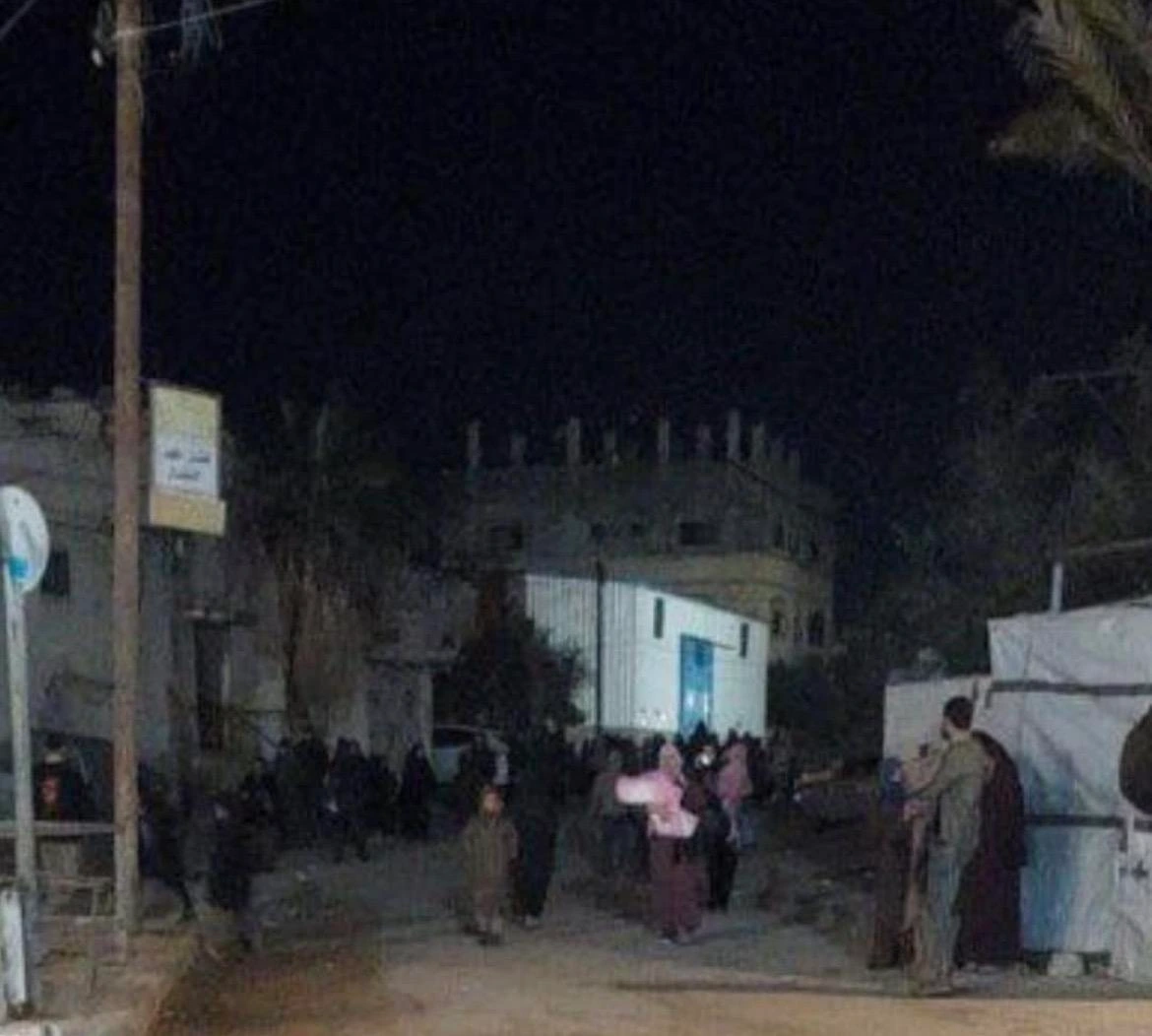 Many families are fleeing after the army threatened to bomb houses in their neighborhood