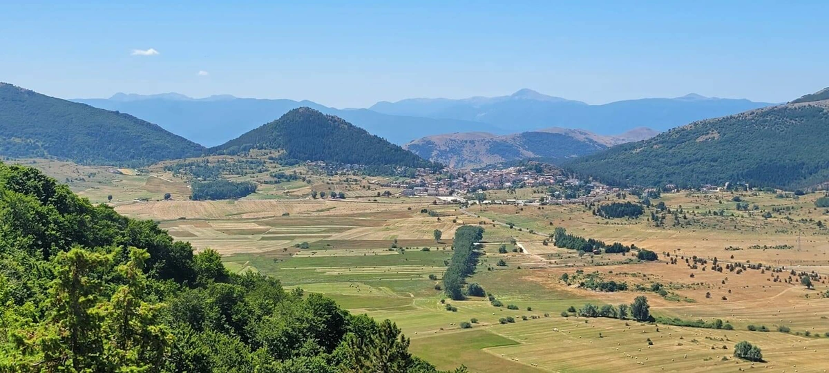 Panorama montano del Parco Sirente Velino in Abruzzo