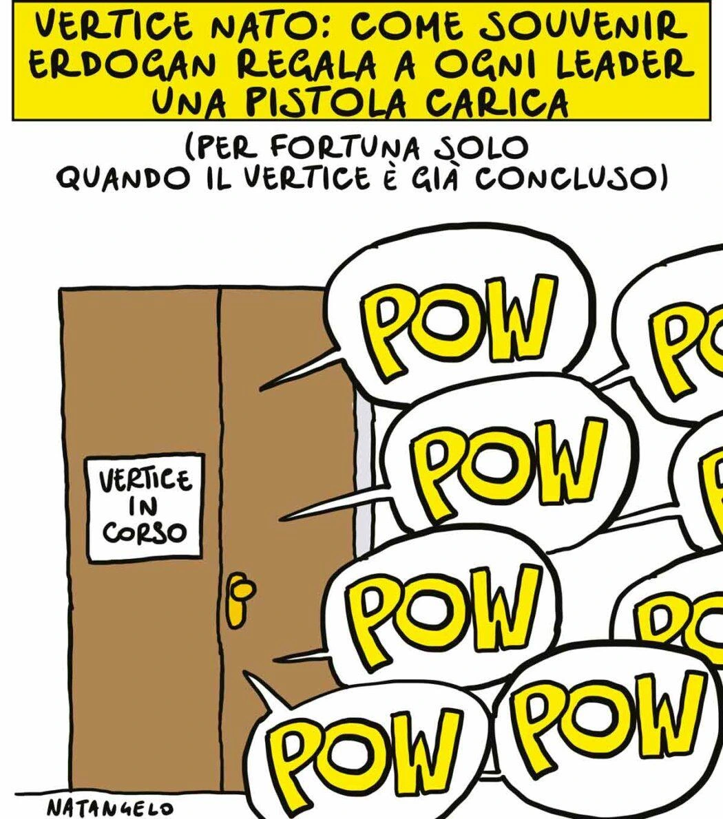 Nella vignetta, da dietro una porta chiusa provengono numerosi colpi d'arma da fuoco.