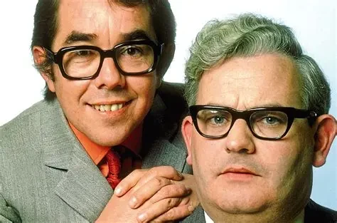 A picture of comedy duo The Two Ronnies, Ronnie Corbett on the left & Ronnie Barker on the right