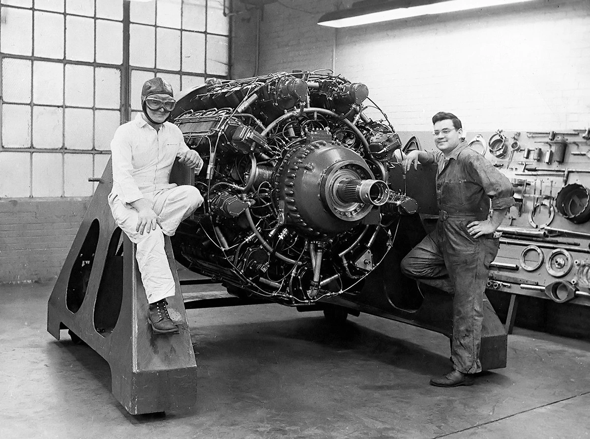 Engineers with a massive aircraft engine, USA, before 1946?