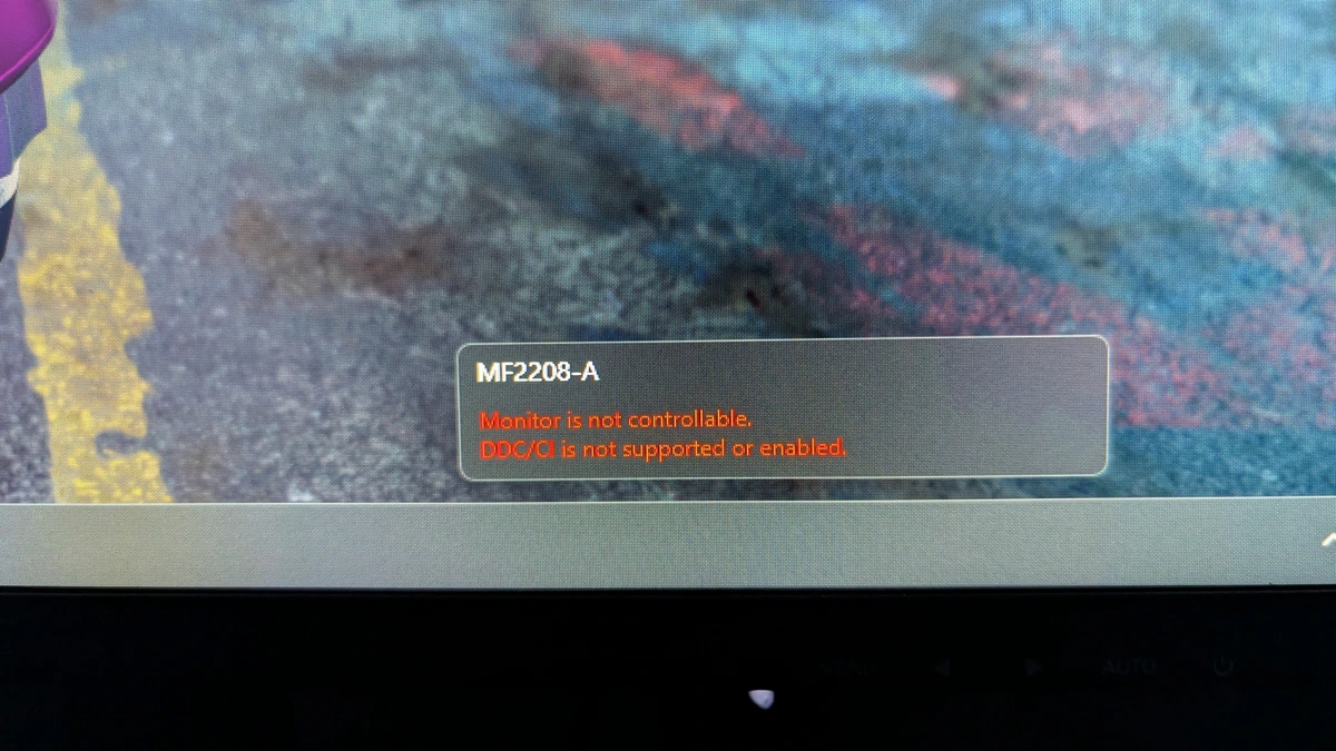 Either Linux's built-in display drivers are black magic or microslop is incompetent