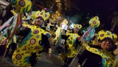 Disbauxa i reivindicació en la rua de Carnaval de Nou Barris
