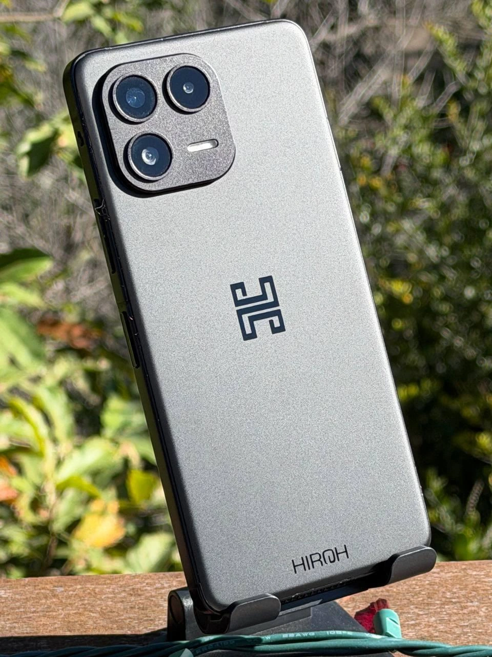HIROH phone powered by Murena from the back