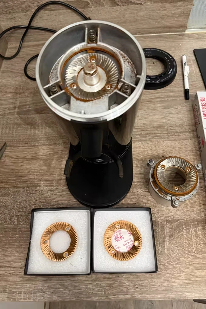 A dirty DF64 grinder about to be upgraded